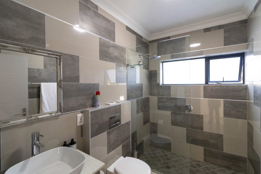7 Bedroom Property for Sale in Sandbaai Western Cape